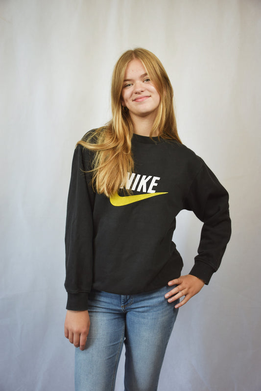 Nike sweater - Lots of VNTG